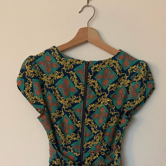 Short, cap-sleeved, abstract /bohemian/ vintage pattern dress - Picture 3 of 6